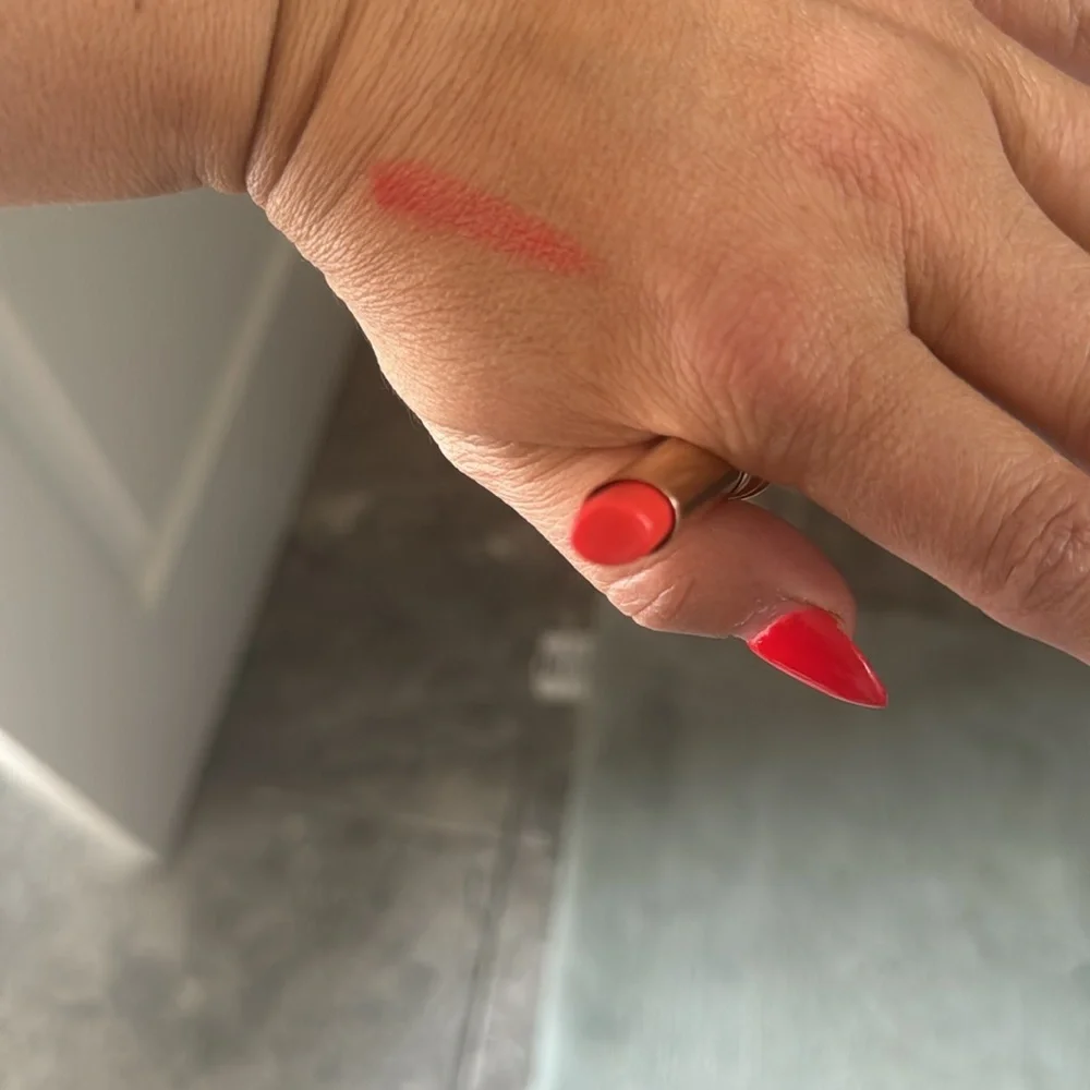 Clarins Instant Light Lip Balm Perfector #07 Hot Pink - Size 1.8 g / 0.06 Oz.